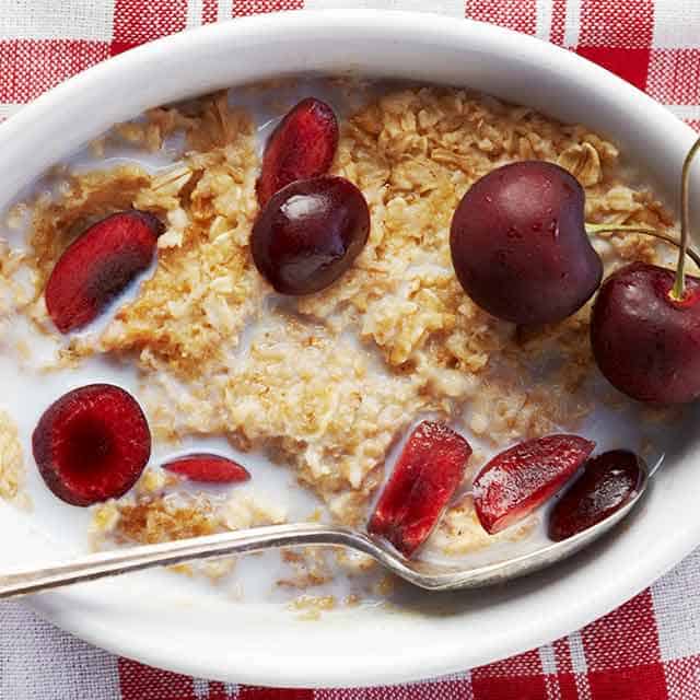 Oatmeal with cherries