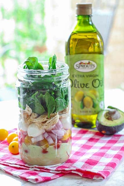 Chicken Caprese Mason Jar Salad