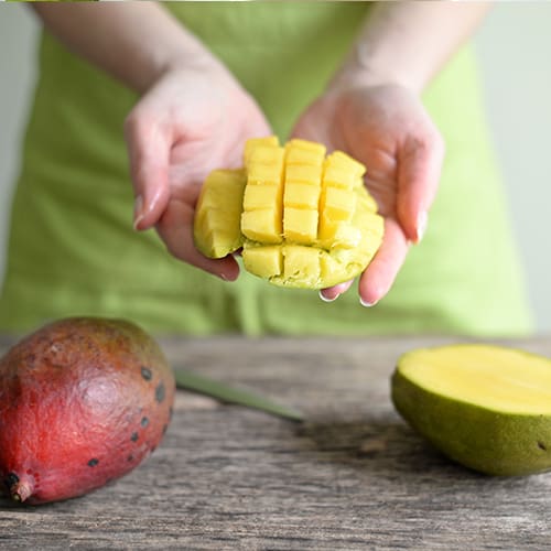 Cut mangoes step 4