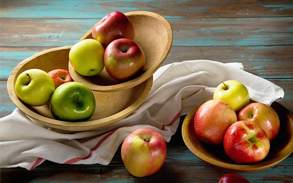 apples in bowls