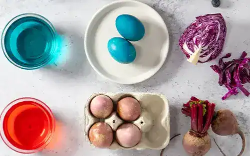 Natural Ways to Dye Your Eggs