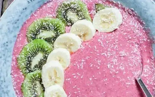 Easy Raspberry Smoothie Bowl